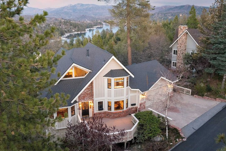 Pollock by Avantstay Stunning Views w / Movie Room Game Room & Large Balcony