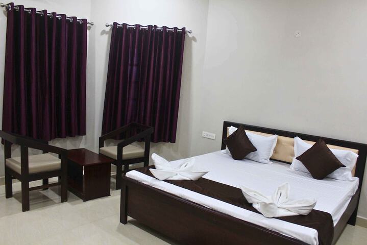 Room 7 of 12