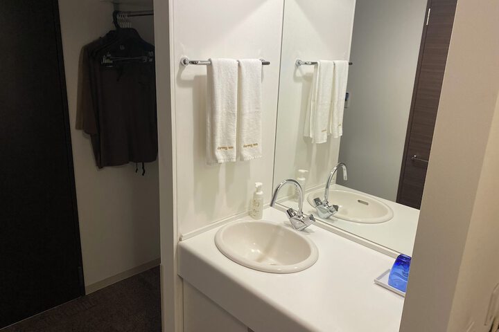 Room 11 of 38