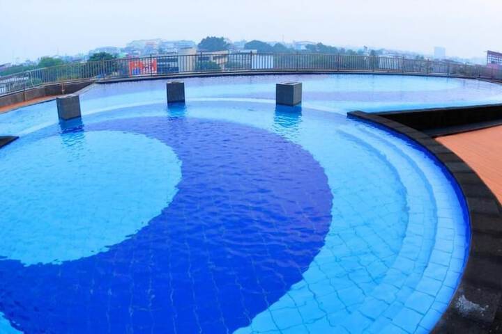 Pools & Facilities