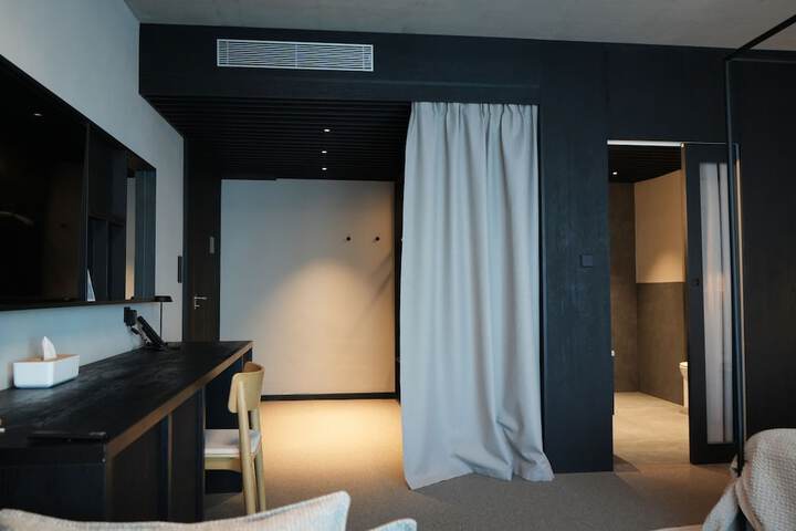 Room 30 of 134