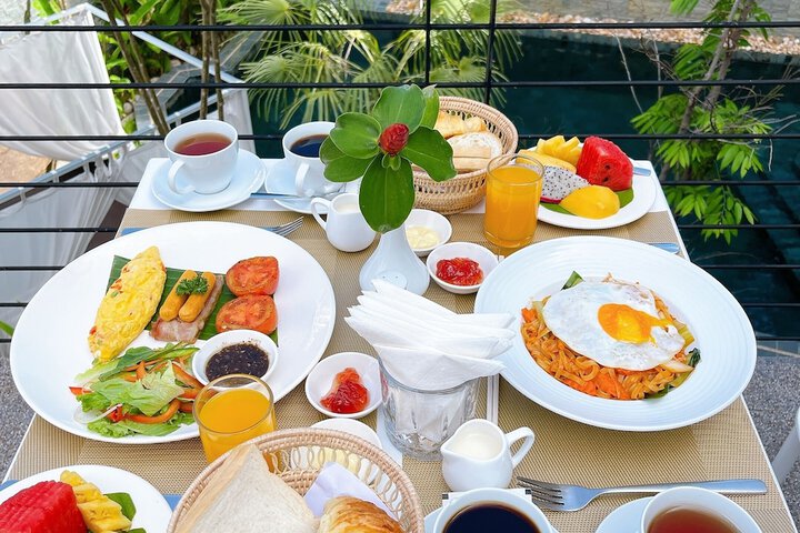 Breakfast/Coffee Service 87 of 96