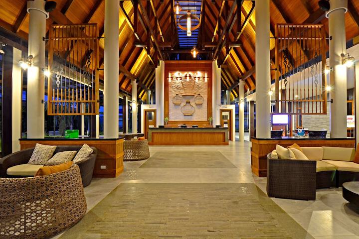Entrance & Lobby
