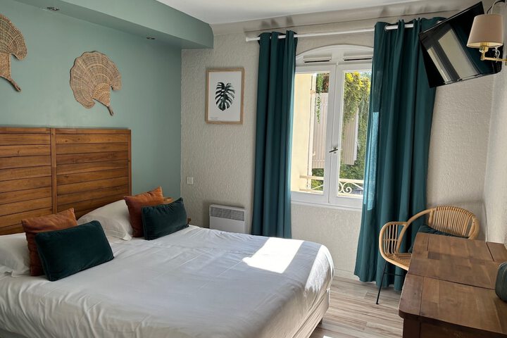 Room 13 of 37