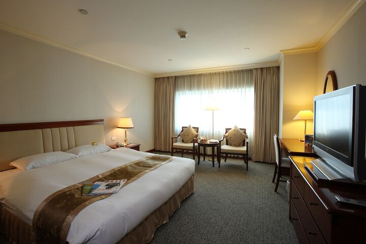 Room 5 of 43