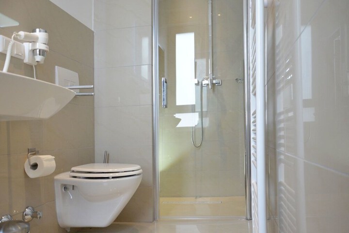 Room 12 of 24