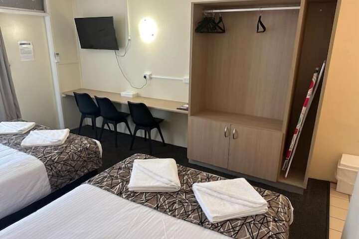 Room 10 of 27