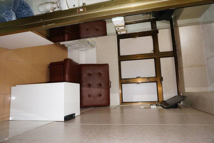 Room 11 of 14