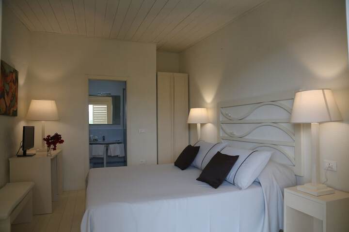 Room 32 of 40