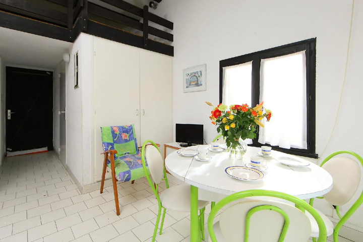 Room 2 of 9