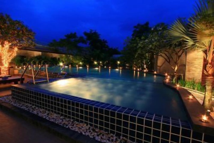 Hotel Pool