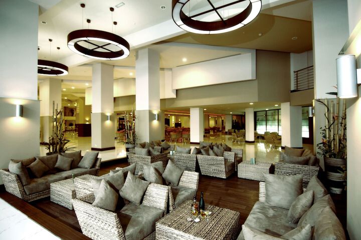 Entrance & Lobby