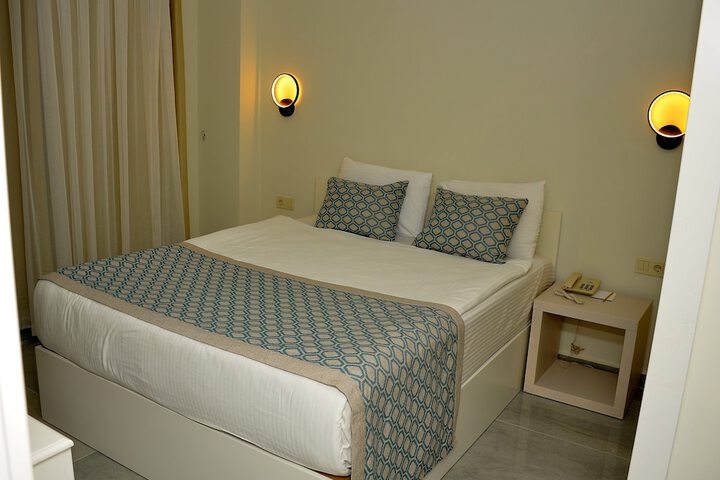 Room 27 of 82