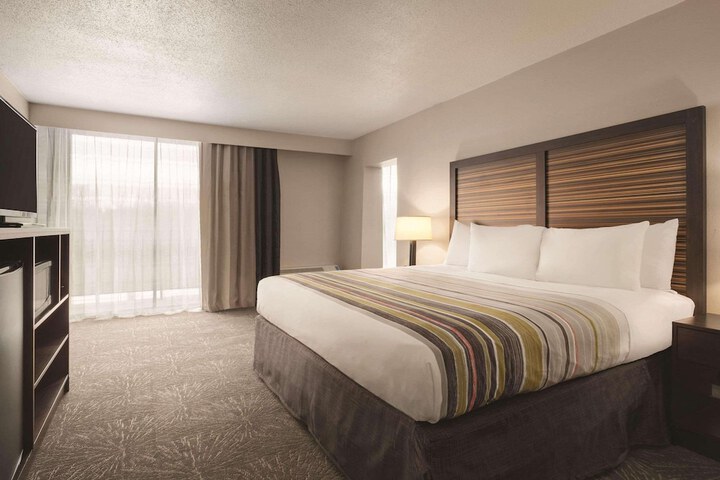 1 King Bed (1 of 5)