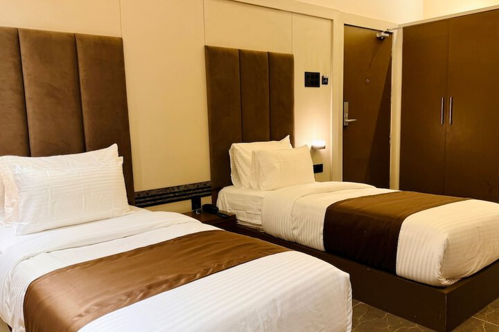 Room 34 of 124