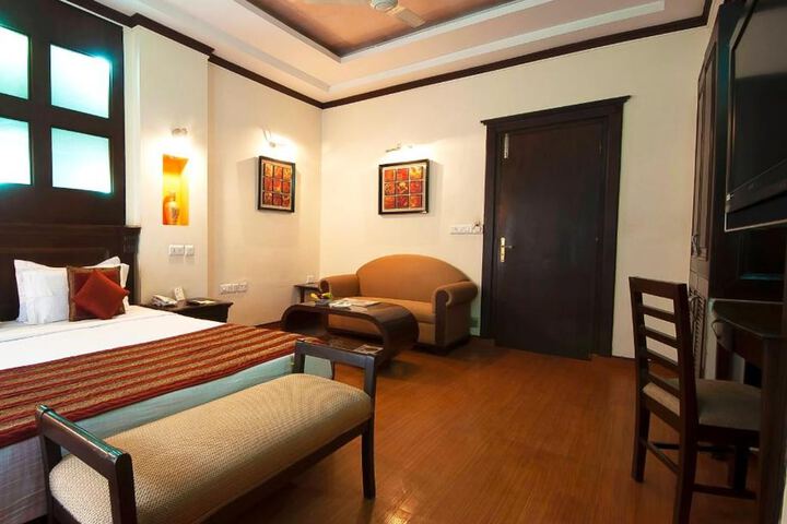 Room 15 of 28
