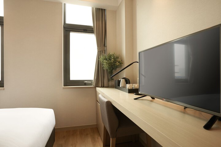 Room 6 of 39