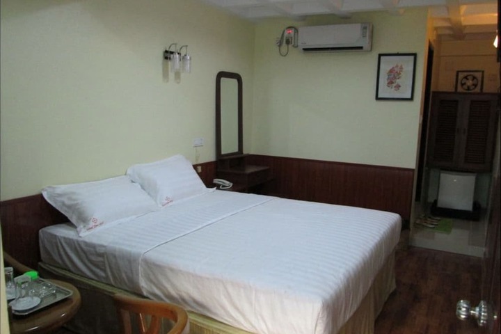 Room 16 of 32