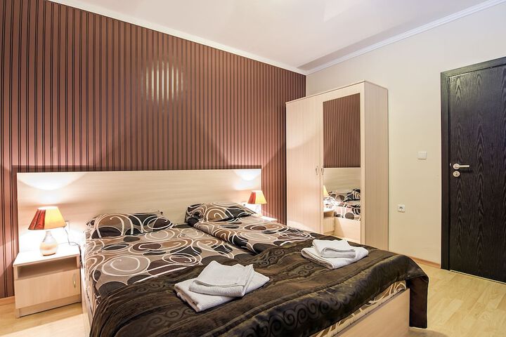 Room 9 of 34