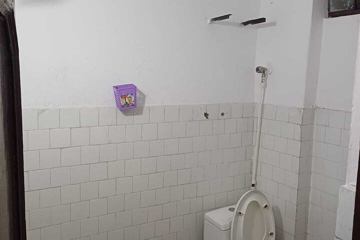 Room 9 of 10