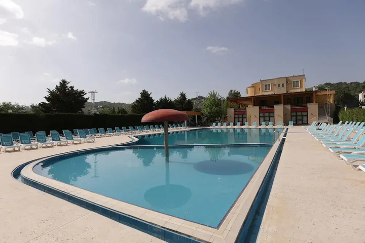 Pool 13 of 24