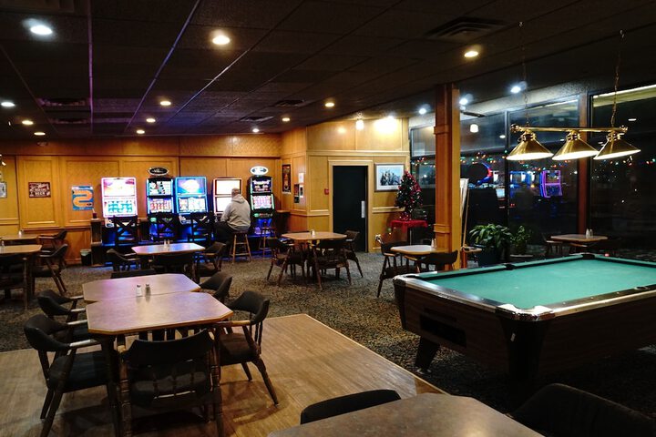 Lounge 41 of 54