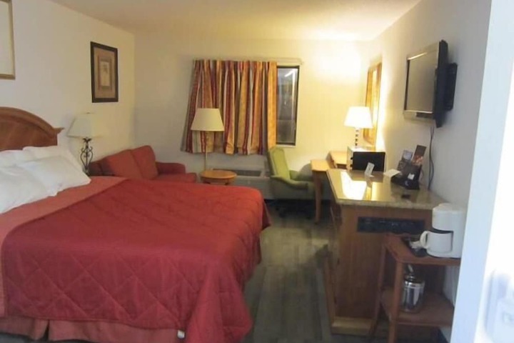 1 King Bed (7 of 7)