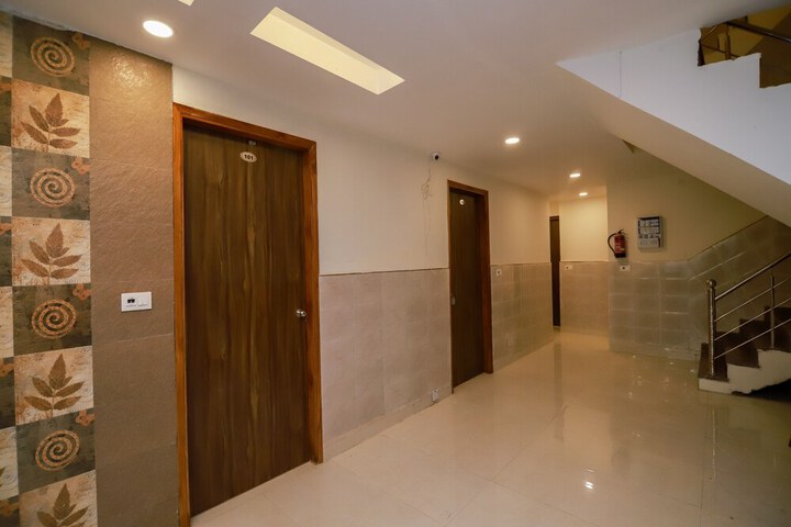 Ballroom/Hall 8 of 11