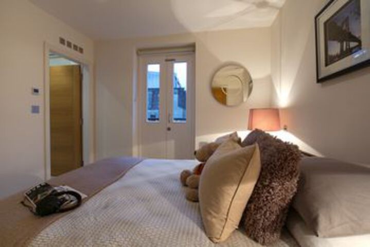 Room 14 of 77