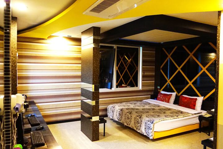 Room 9 of 54