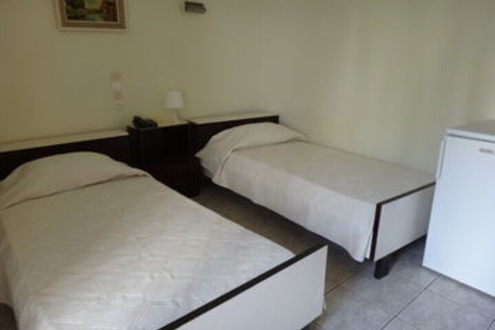 Room 10 of 31