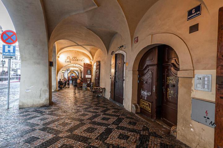 General 10 of 18