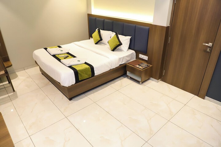 Room 27 of 28