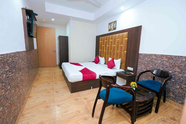 Room 5 of 6
