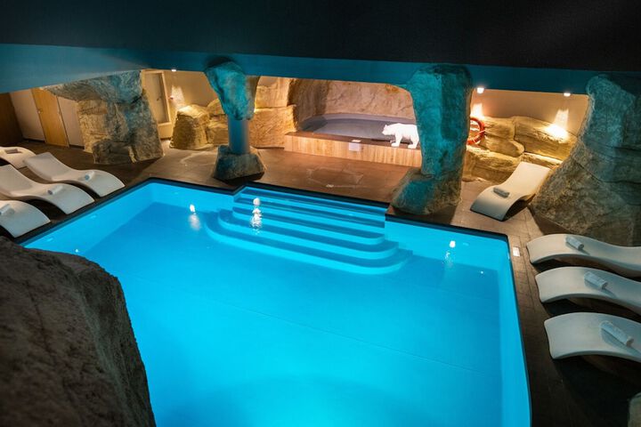 Pool Hotel