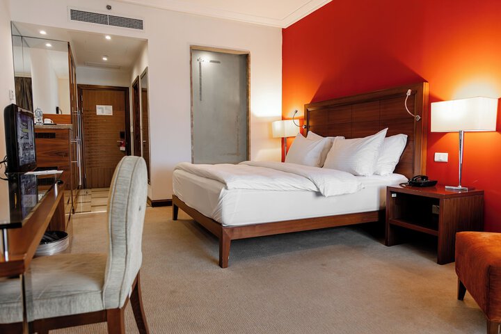 Room 14 of 64
