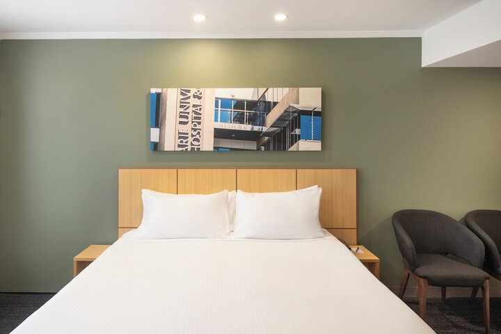Room 13 of 28