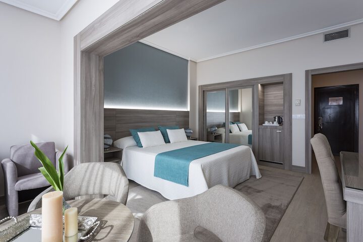 Room 14 of 65