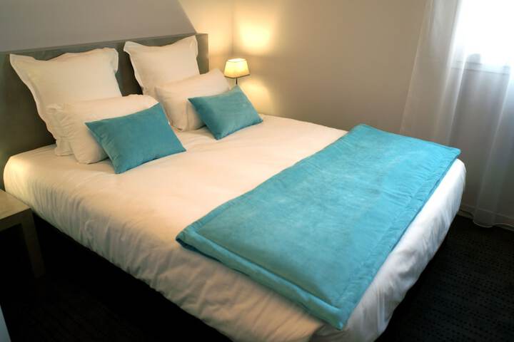 Room 10 of 32