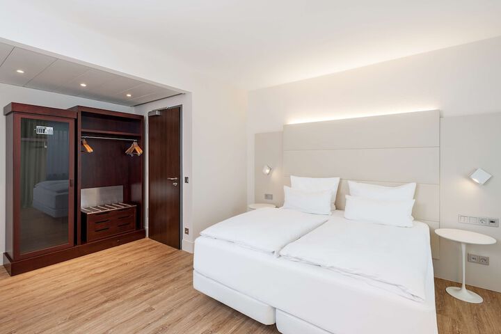 Room 4 of 31