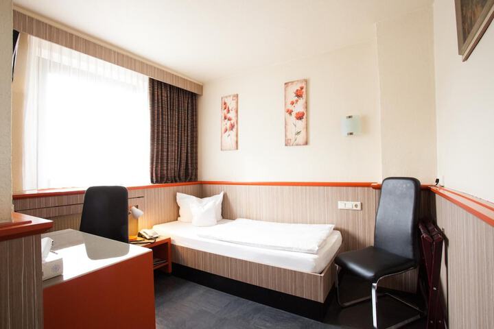 Room 27 of 57