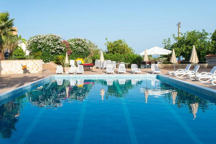 Hotel Pool