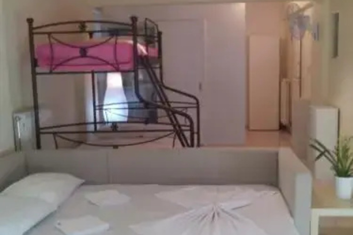 Room 4 of 14