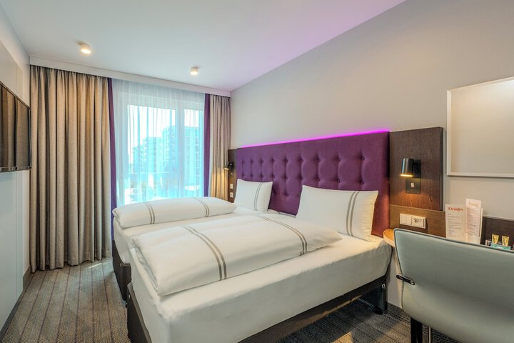 Room 33 of 62