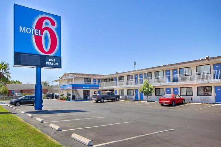 Hotel Entry