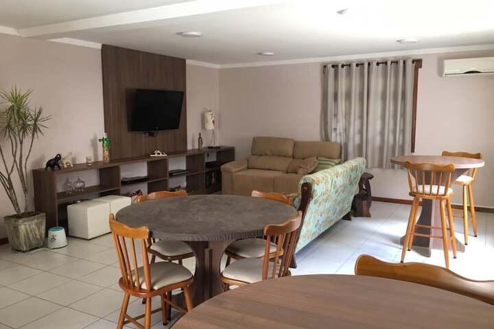 Ballroom/Hall 197 of 206