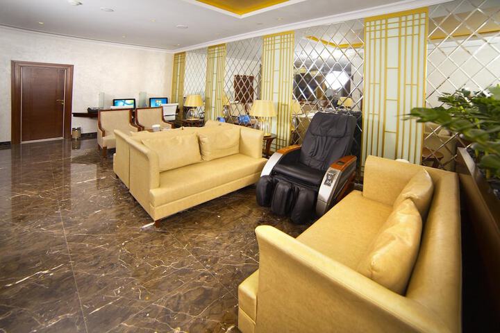 Entrance & Lobby