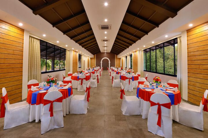 Ballroom/Hall 31 of 34