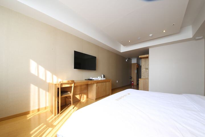 Room 26 of 34