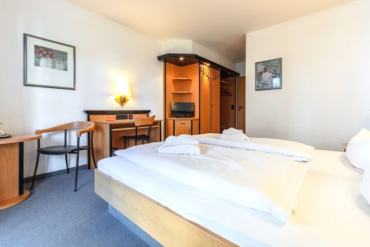 Room 7 of 70